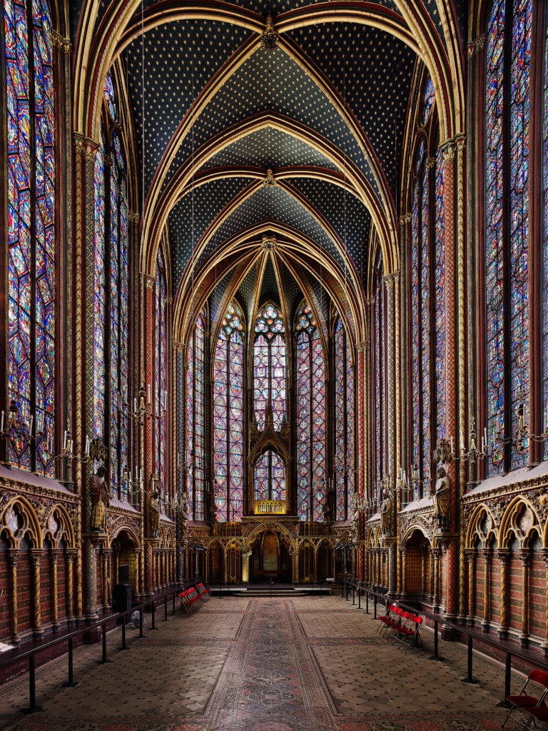 Vitraux et architecture verticale de la Sainte-Chapelle par Romaric Pech