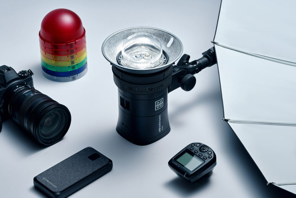 Elinchrom ONE présenté avec plusieurs accessoires OCF