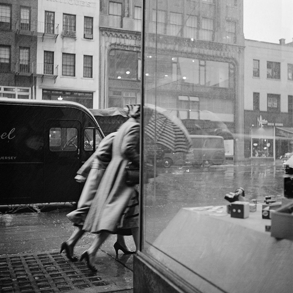 Photographie de rue de Vivian Maier prise à New York le 29 octobre 1953